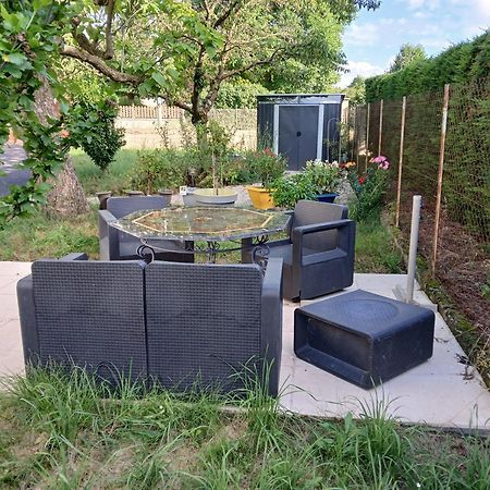 Saint-Germain-LembronGite Pavillon Kifadonfe 3 Ch Avec Cour Et Jardin Clos别墅 外观 照片